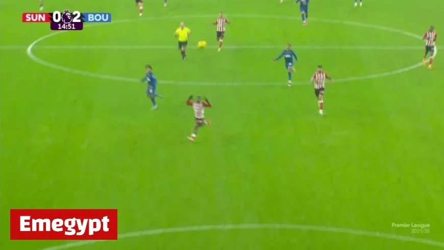 Epic Goal Bournemouth’s Tyler Adams Outsmarts Sunderland Keeper Robin Roefs with Stunning Lob from Midfield