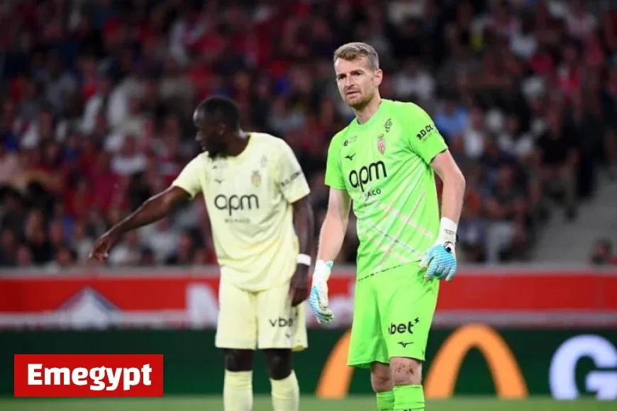 Lukas Hradecky Urges Teammates to Step Up and Contribute More