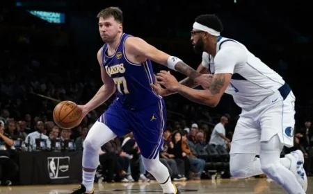 Mavericks Anthony Davis Receives Warm Welcome in Los Angeles Debut Post-Trade