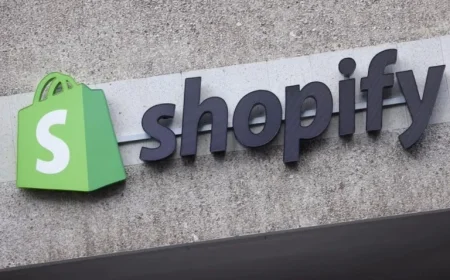 Global Outage Hits Shopify on Cyber Monday