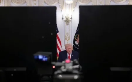 Trump Faces Venezuelan Crisis Amid Domestic Outcry Over Possible ‘War Crime’