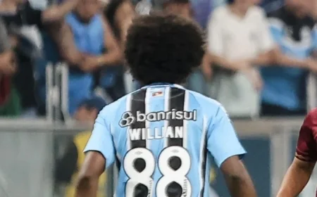 Willian from Grêmio Criticizes Refereeing During Halftime Against Fluminense