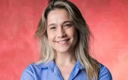 Former Globo Host Fernanda Gentil Wears Team Colors to Celebrate Flamengo’s Victory