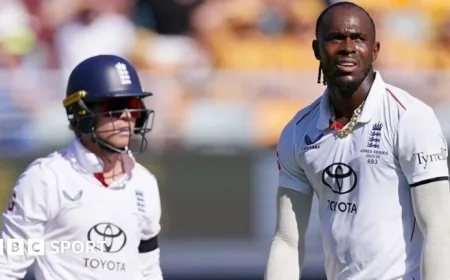 Hayden Slams Archer for Bringing a Pillow to Gabba Game