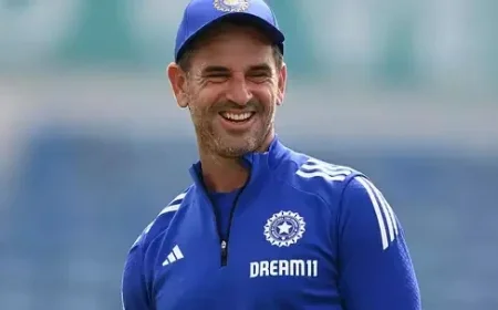 Ten Doeschate suggests starting two hours early to combat dew effectively