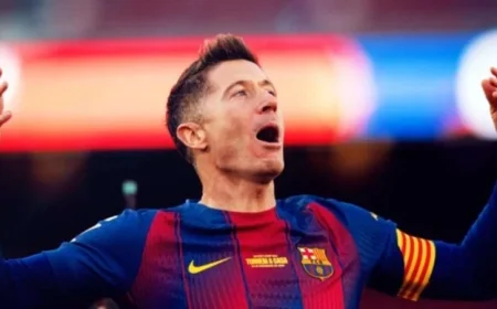 Flick Strategizes Lineup with De Jong’s Return and Uncertainty Surrounding Lewandowski Against Betis