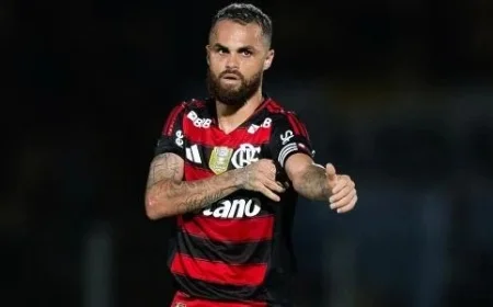 Michael Expresses Desire to Stay but Awaits Flamengo Management’s Decision on His Future