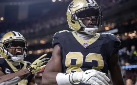 Week 15 Fantasy TE Rankings: Must-Start Advice for Dallas Goedert, Oronde Gadsden II, Travis Kelce and More