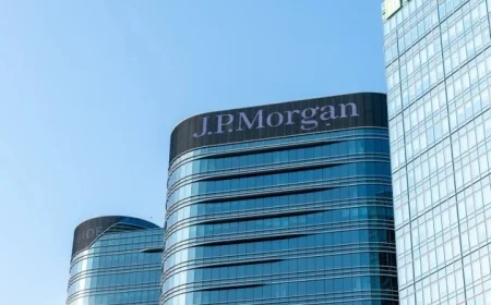 JPMorgan Chase Shares Drop Amid Lake’s Economic Fragility Warning (JPM:NYSE)