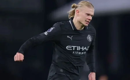 Discover the Real Reason Erling Haaland Refuses to Wear Gloves on the Football Field