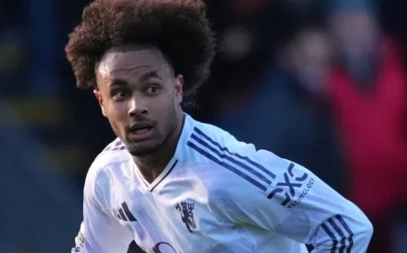 Joshua Zirkzee to Stay at Man Utd Despite Roma Transfer Interest