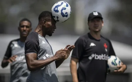 Cuesta Praises Strong Bond with Diniz and Hails Vascaínos as Incredible Fans