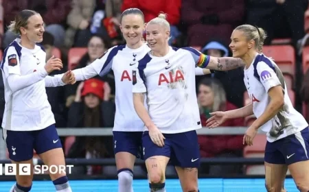 Watch WSL Live: Manchester United vs Tottenham stream, score updates following victories by Man City and Chelsea