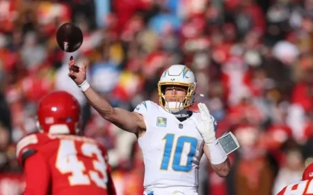 Justin Herbert’s Touchdown Pass Narrows Chiefs’ Lead to 13-10 at Halftime