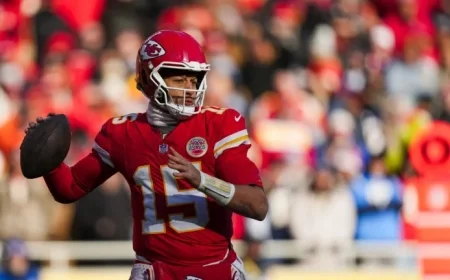 Patrick Mahomes Faces Potential Left Knee Injury Late in Chiefs vs Chargers Game