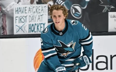 Smith Seen Without Sling Boosts Recovery Hopes