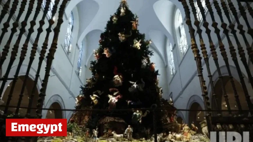 Met Fifth Avenue Shines with Christmas Tree and Neapolitan Baroque Crèche