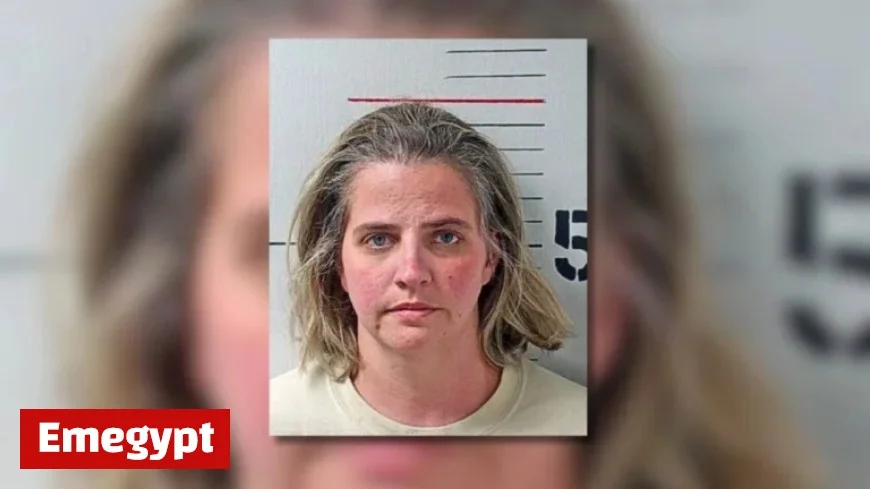 Elementary Teacher Threatens Colleague with Paper Cutter