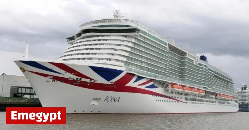 Fruit-filled shipping containers wash ashore after cargo ship mishap