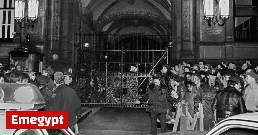 On December 8: Music Superstar Tragically Killed by Obsessive Fan Seeking Autograph