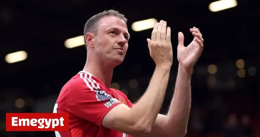 Manchester United Announces Surprising Exit of Former Player Jonny Evans