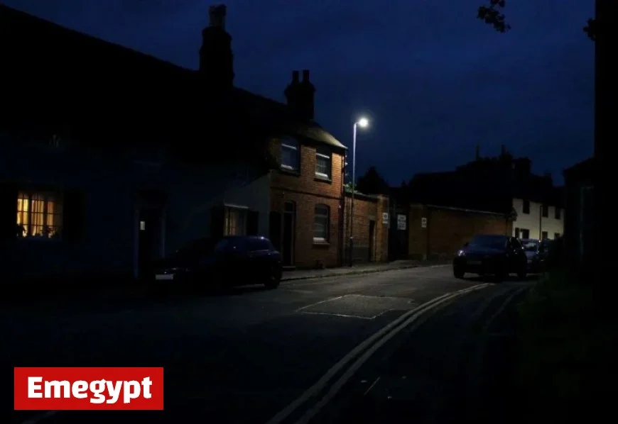 Hertfordshire Set to Reassess Street Lamp Policy Following Resident Petition