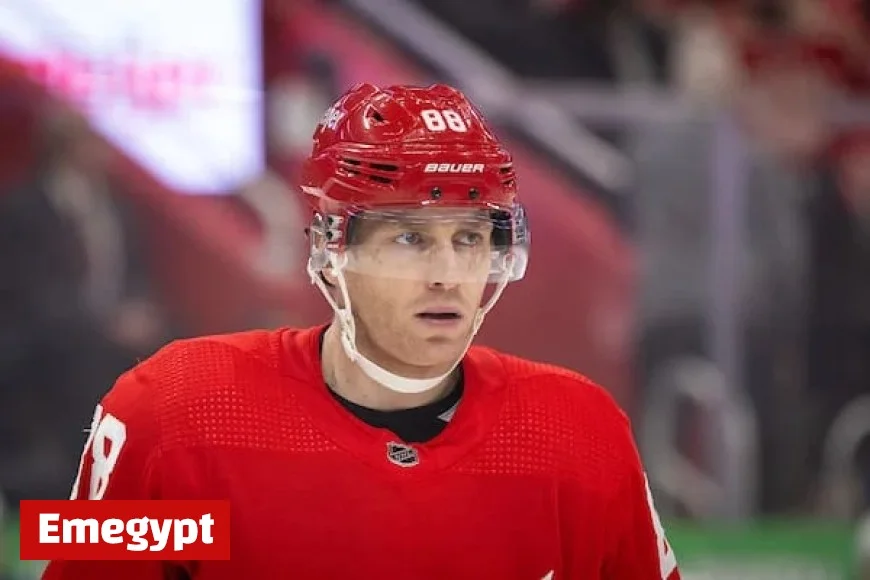 Kane Leads Red Wings to Victory Over Blackhawks in Thrilling Showdown